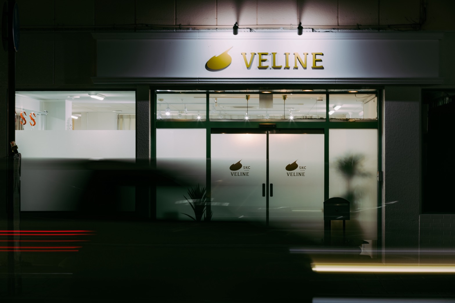 VELINE店舗外観（日中）